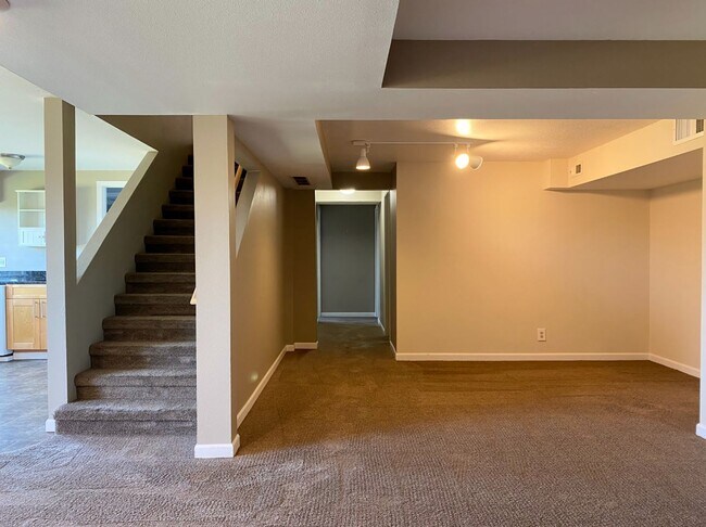 Building Photo - Home With Amazing River Views!