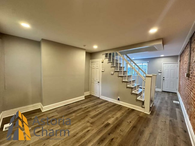 Building Photo - 2 Bedroom Home with Den, Exposed Brick, and Updated Kitchen in Westport