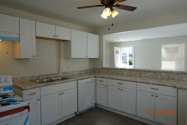 Building Photo - Completed Renovated Single Home for Rent i...