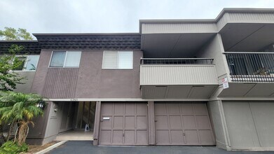 Building Photo - 3 bd/2 ba Townhouse close to USD.