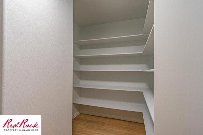 Building Photo - 4 Bedroom in Amber Estates - Newer LVP Flooring throughout home!