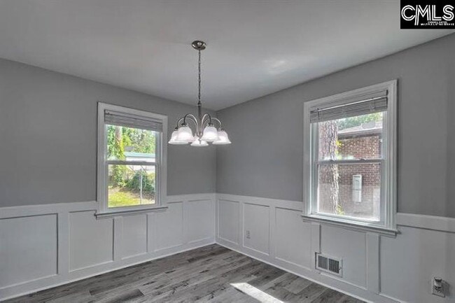 Building Photo - 4057 Rosewood Dr