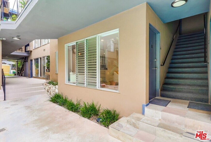 Building Photo - 1275 Havenhurst Dr