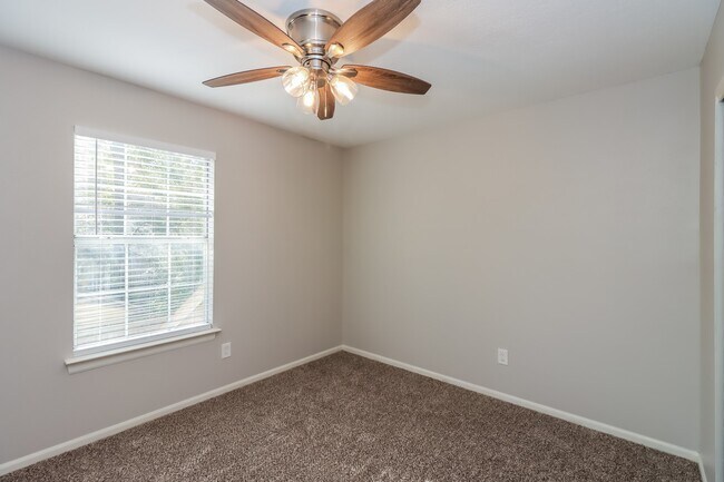 Building Photo - 160 W Golden Arrow Cir