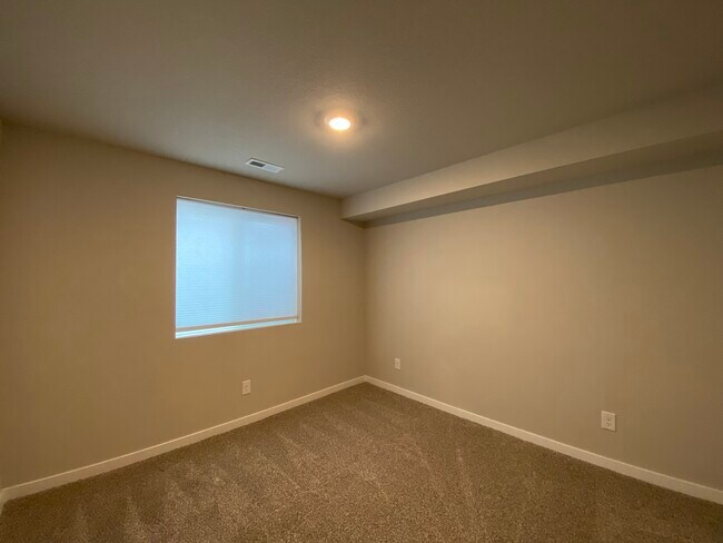 Building Photo - 3016 NW Northwood Ln