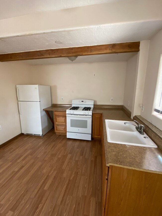 Building Photo - 431 Virginia St NE