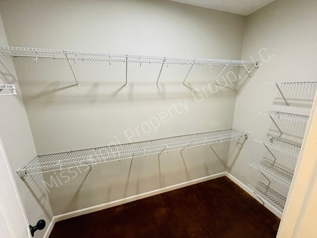 Building Photo - 3BR/3BA For Rent