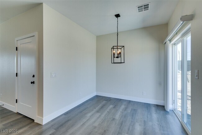 Building Photo - 1912 Carver Ave