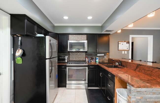 Building Photo - Updated 3-Bedroom Home with Private Yard &...