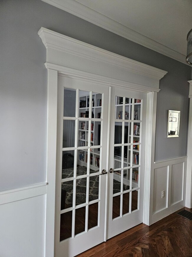 Building Photo - Spacious New House in Newtown