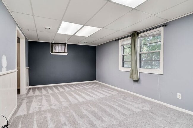 Building Photo - 6367 Zinnia Ln N