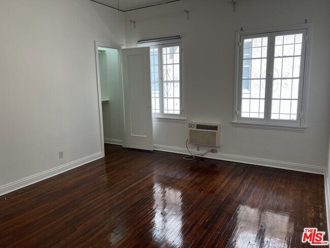Building Photo - 741 S Mansfield Ave