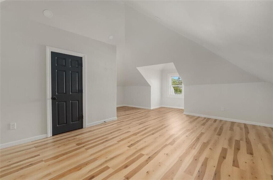 Building Photo - 460 Smithfield Ave