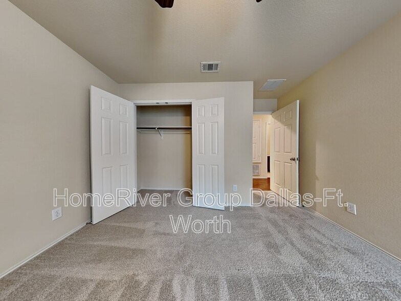 Building Photo - 10622 Midway Dr