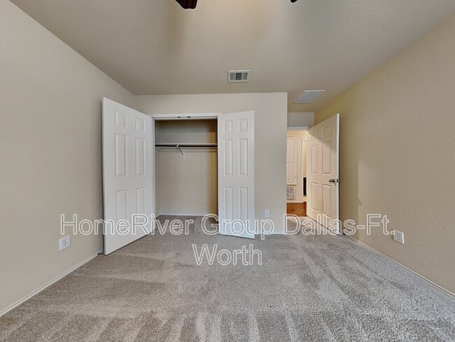 Building Photo - 10622 Midway Dr