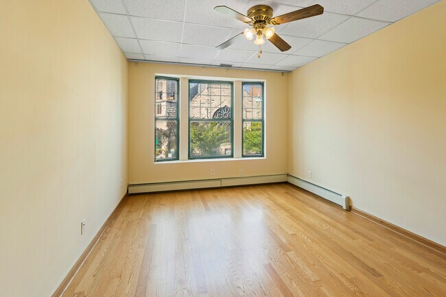 Building Photo - 1435 E 53rd St