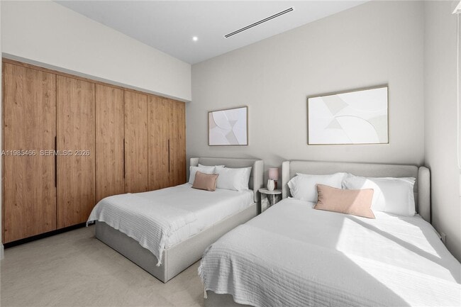 Building Photo - 245 NE 116th St