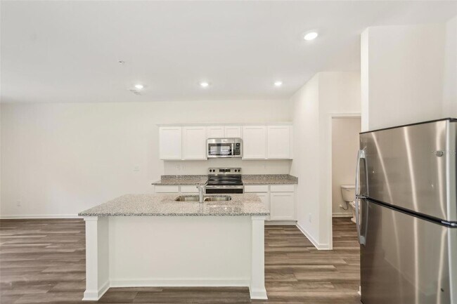 Building Photo - 2595 Grey Hawk Dr