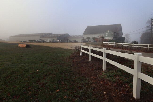 Building Photo - 174 Drew Rd