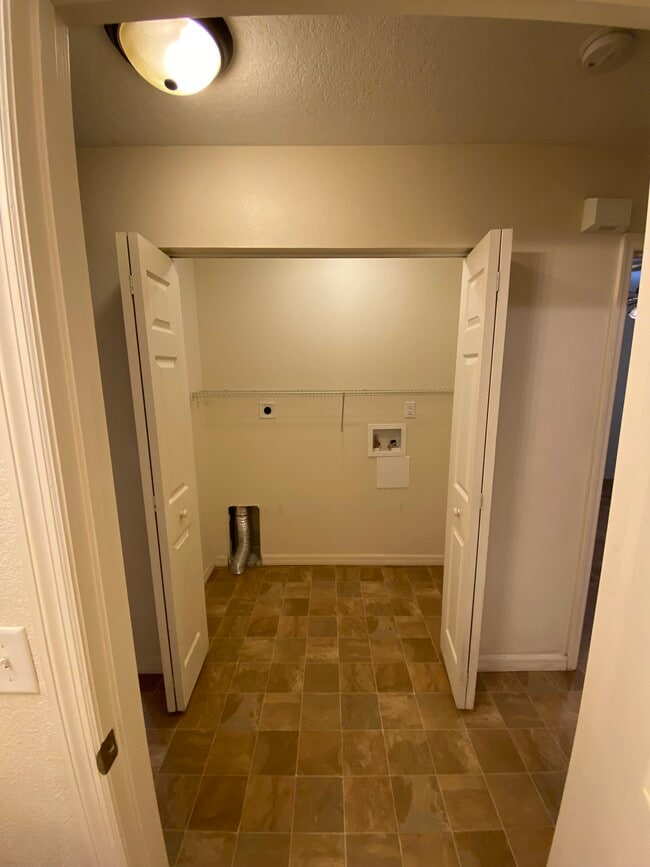 Building Photo - 154 Hurst St