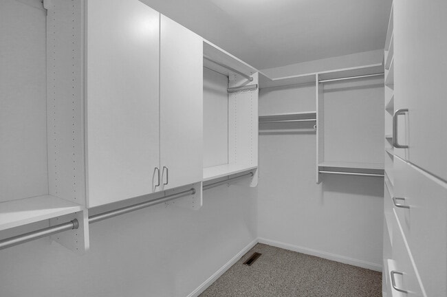 Building Photo - 9 Lenox Ct