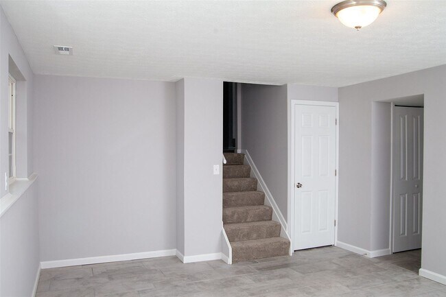 2nd level - 3020 Featherstone Dr