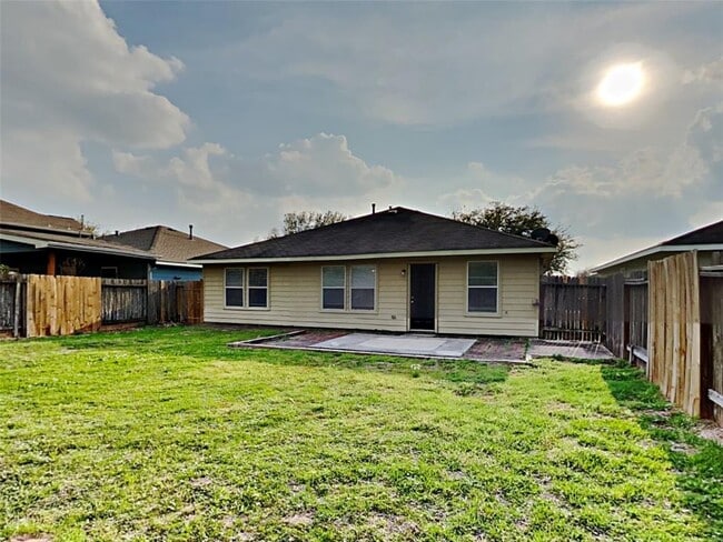 Building Photo - 21530 Daylily Hills Dr