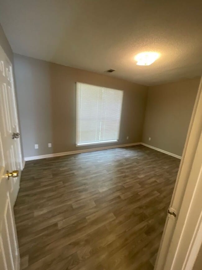 Building Photo - Renovated 3 Bedroom 2 Bath Home for Rent!