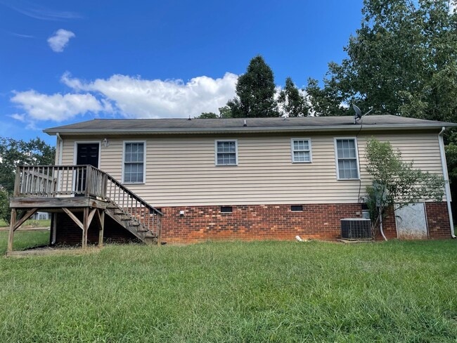 Building Photo - 3 BDRM 2 BA HOME BUILT IN 2004, 1208 SQ FT...