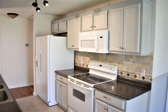 Building Photo - 10120 Sparkling Brook Ct