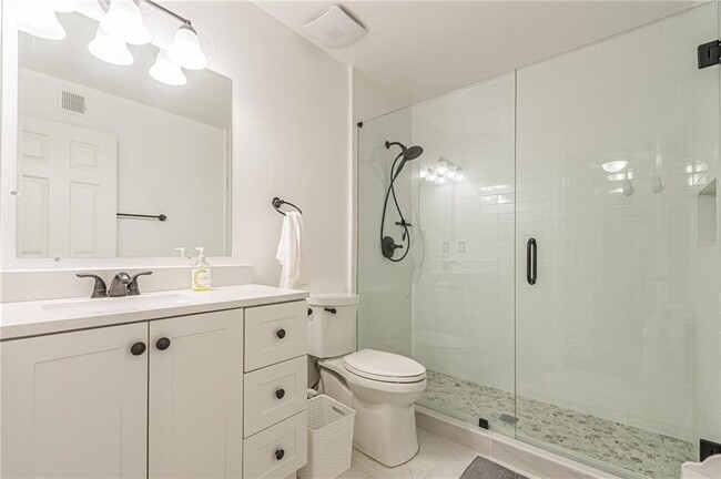 Building Photo - 448 McGill Pl NE