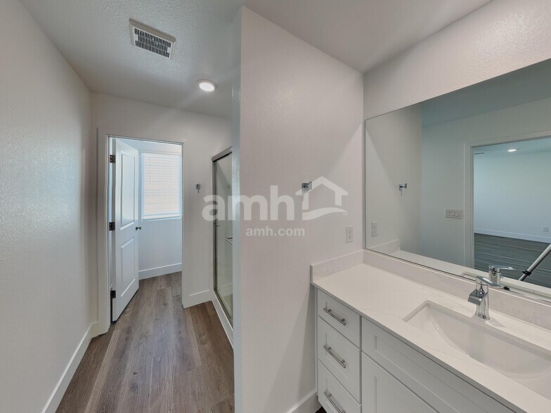 Building Photo - 10131 Cv Mountain St