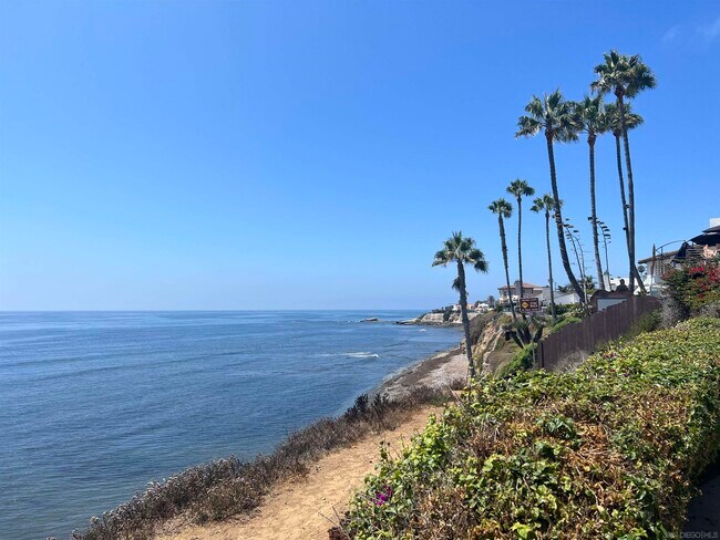 Building Photo - 5490 La Jolla Blvd