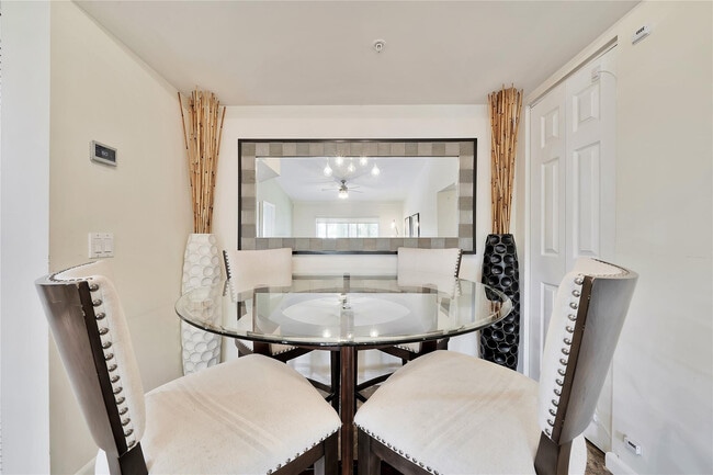 Building Photo - 2005 SE 10th Ave