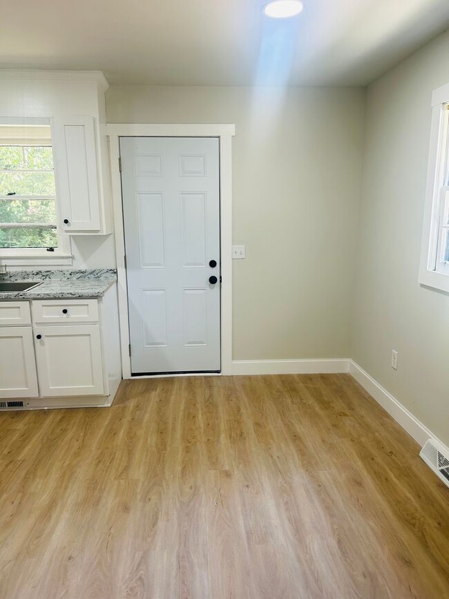 Building Photo - Newly Remodeled Home | Pet-Friendly | Room...