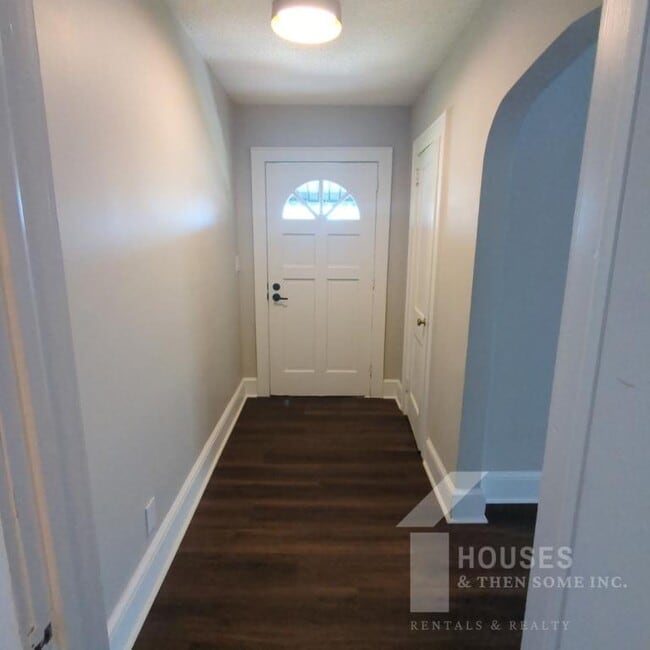 Building Photo - 8 Dargan St