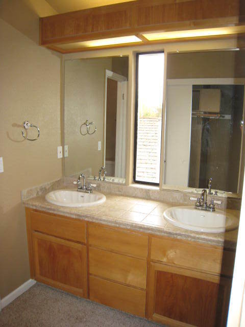 Building Photo - Nicely updated and well maintained home in the Meadowhawk subdivision!