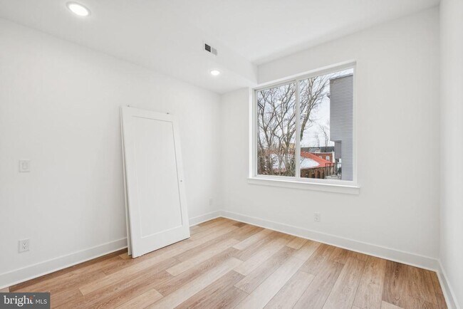 Building Photo - 5034 Florence Ave