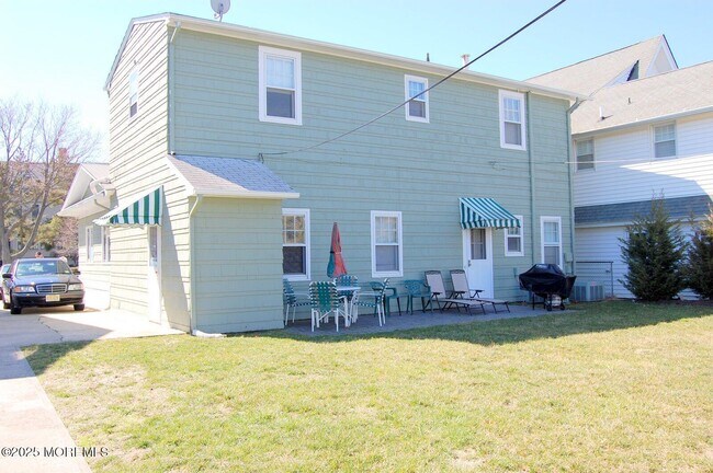 Building Photo - 206 Howell Ave