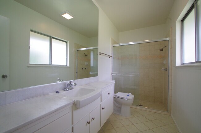 Building Photo - 1072 Hendrix Ave