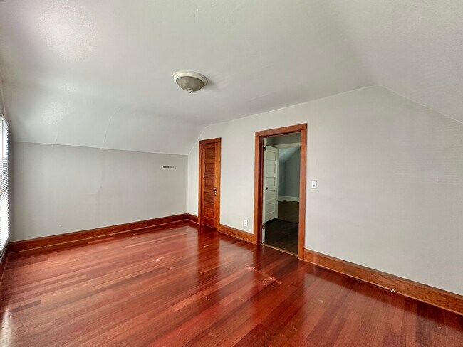 Building Photo - 1216 Garfield Ave