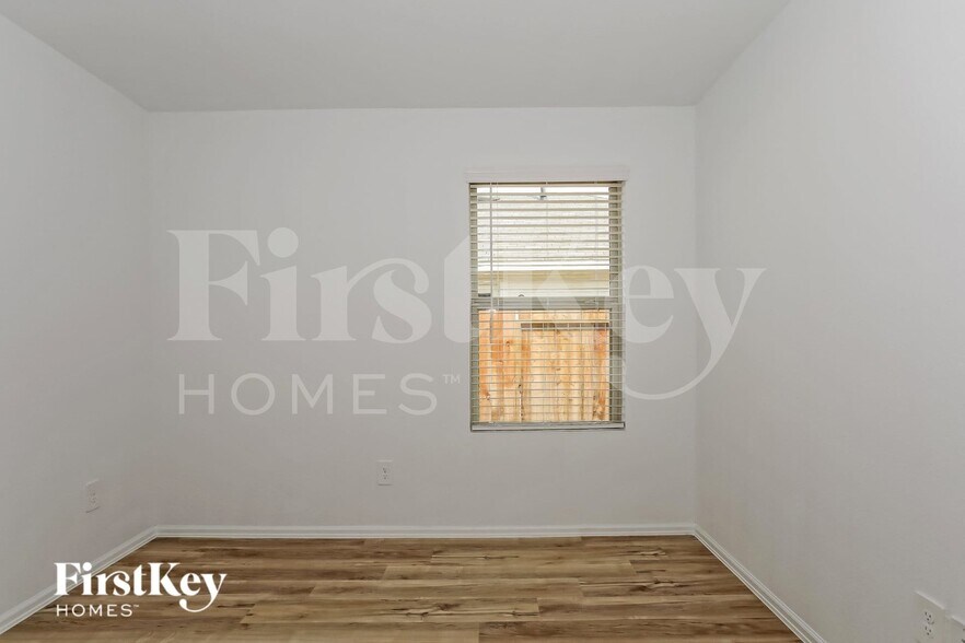 Building Photo - 399 Jewett Meadow Dr