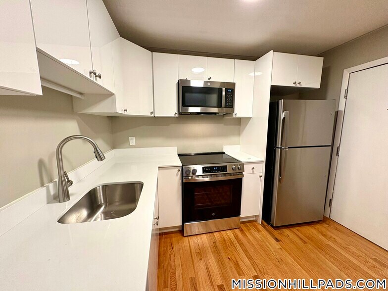 Building Photo - 226 Parker Hill Ave