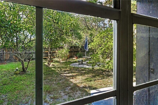 Building Photo - 400 SE 31st St