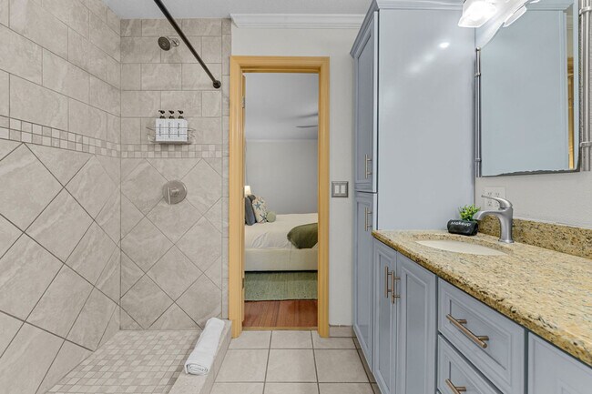 Building Photo - 9414 Laura Anne Dr