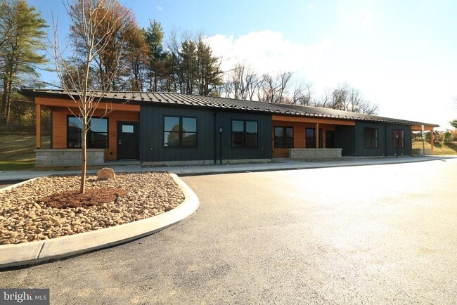 Building Photo - 106 Elly Dr