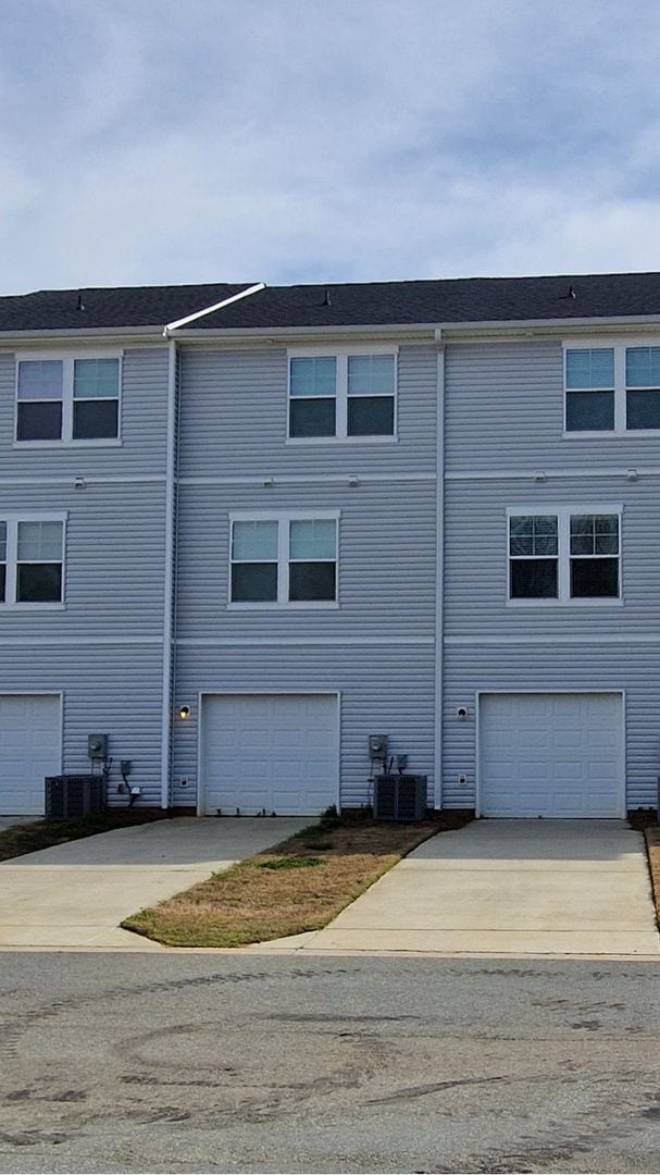 Building Photo - Brand New Townhome | 3 BR/3.5BA | 1-Car Garage | Near Downtown Mooresville