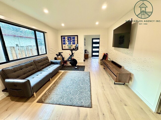 Building Photo - Newly Remodeled Four Bedroom Mission Field...