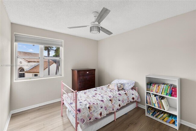 Building Photo - 10931 SW 10th Pl