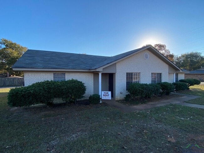Primary Photo - 1126 E Fairmont St